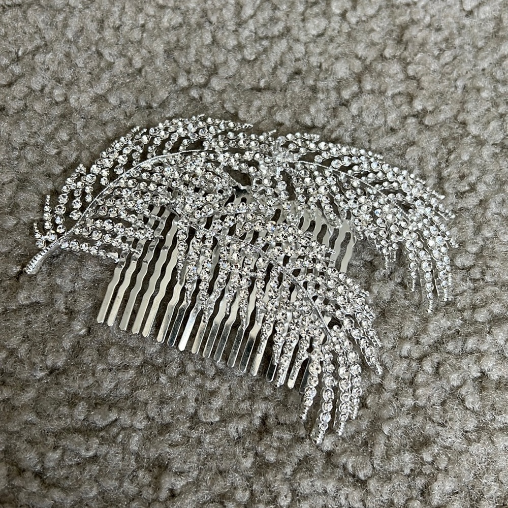 Crystal Rhinestones Hair Combs Decorative Leaves Bridal Headpiece - Silver